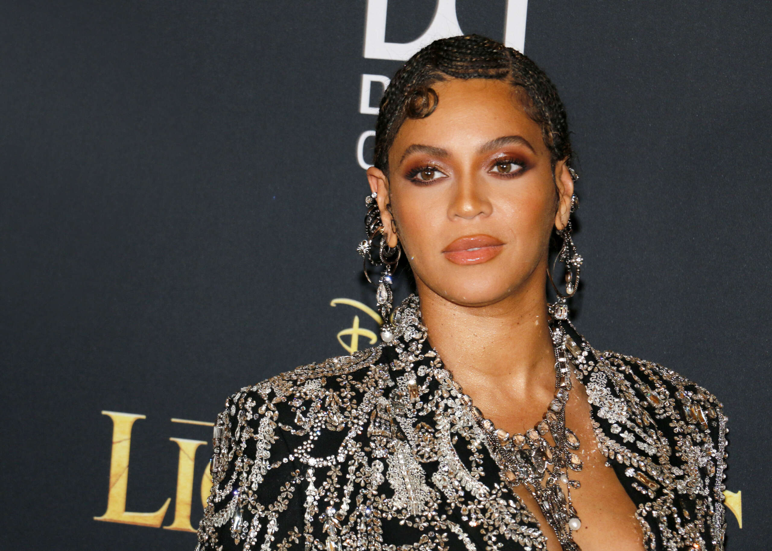 Beyoncé debuts a voluminous French bob that's redefining 2026 - Talking ...